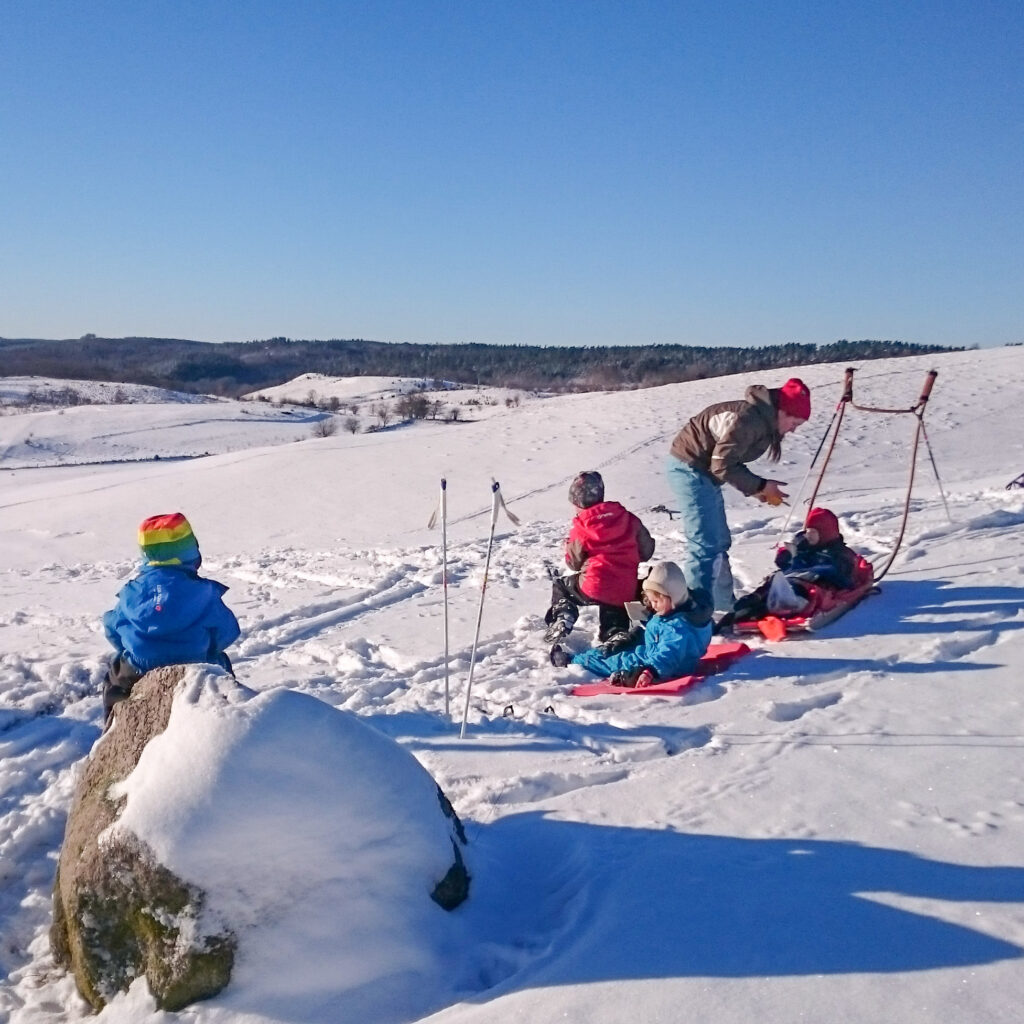 Att vakna upp i pulkan och få fika i Brösarps backar en krispig januaridag är skånsk fjällkänsla på topp. Foto: Fabian Rimfors