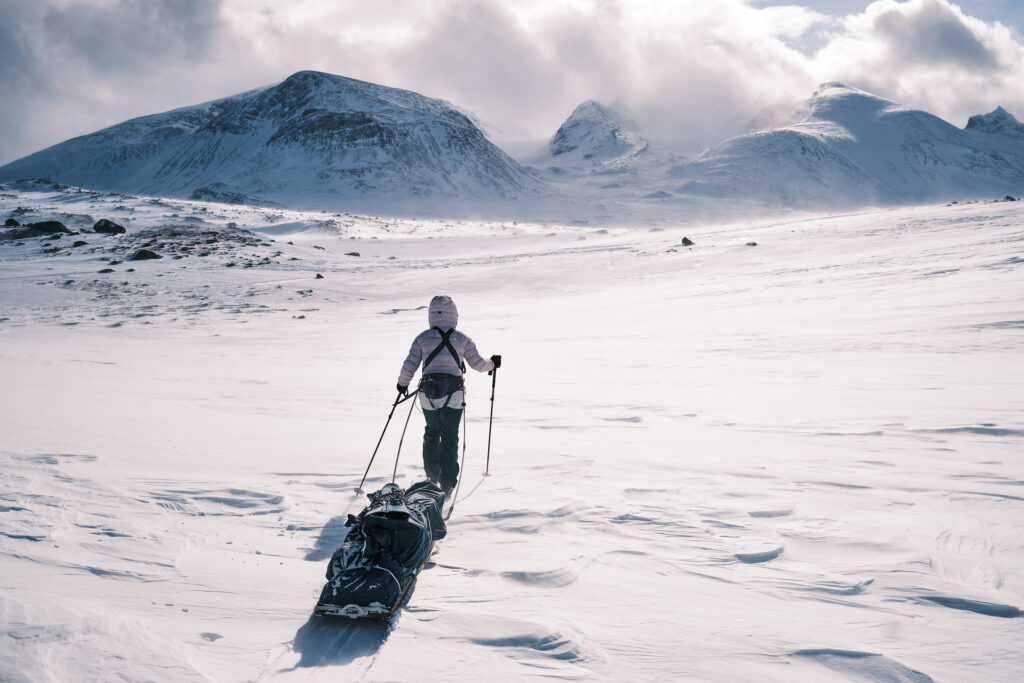 Rimforspulkan på väg mot Sarek. Foto: Thomas Vialletet